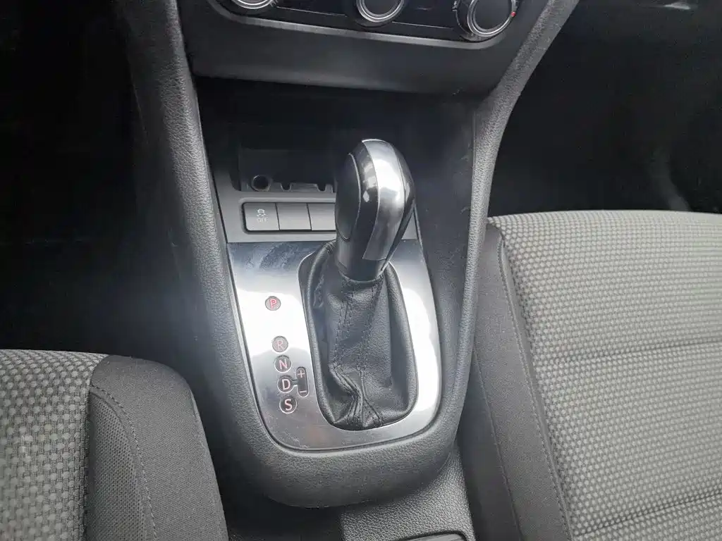 Volkswagen Golf — миниатюра 13