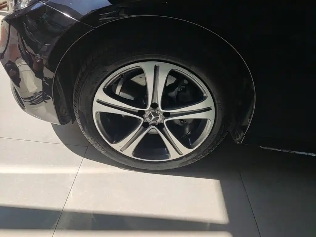Mercedes-Benz E-Class — миниатюра 23