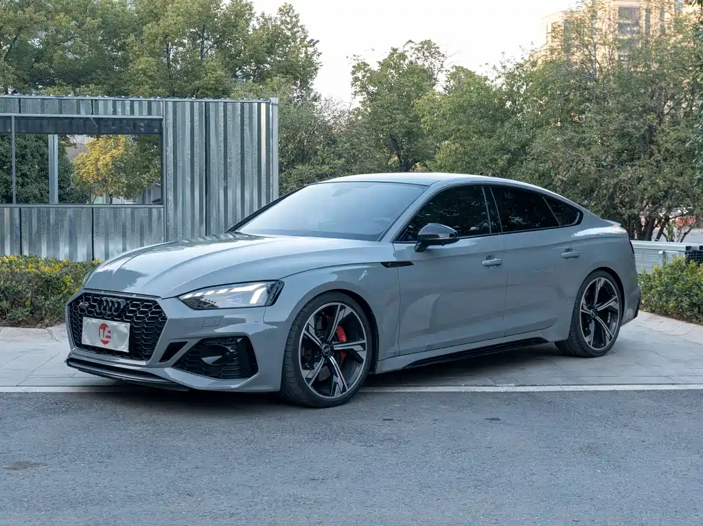 AUDI RS 5