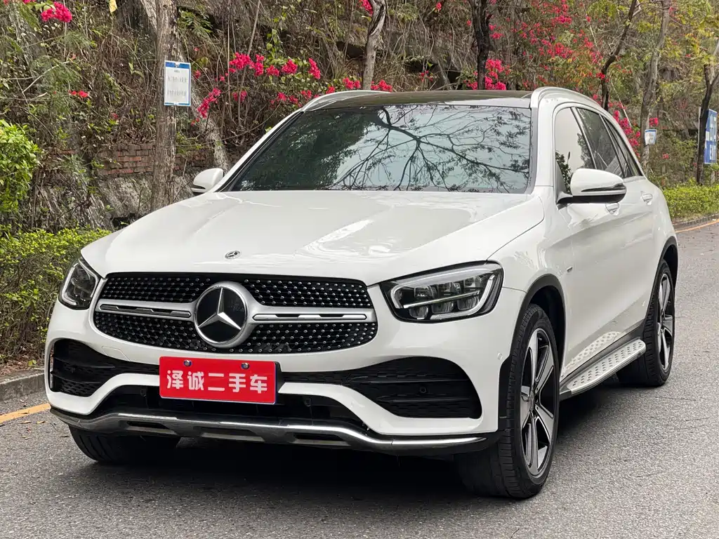 MERCEDES-BENZ GLC