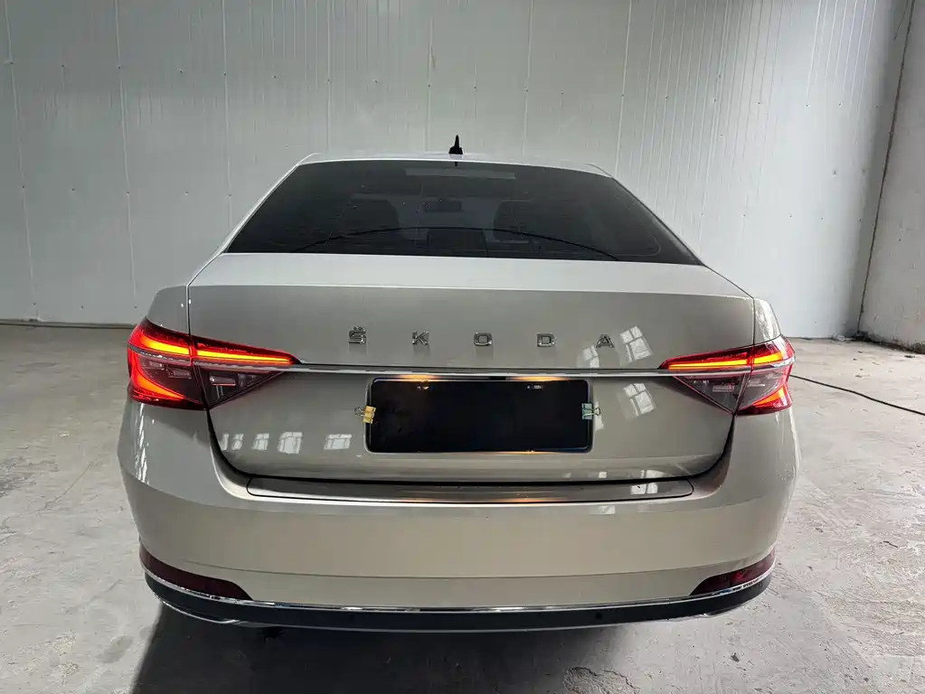 Skoda Superb — миниатюра 4