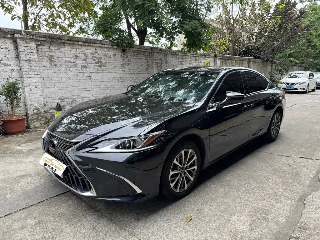 Lexus ES 2024