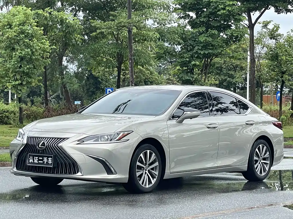 LEXUS  ES