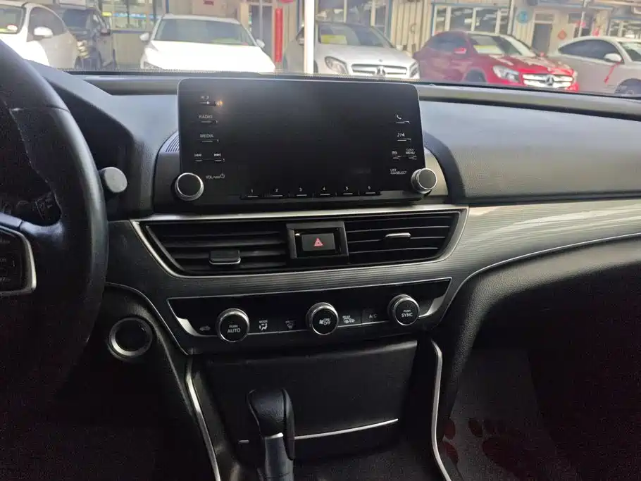 Honda Accord — миниатюра 13
