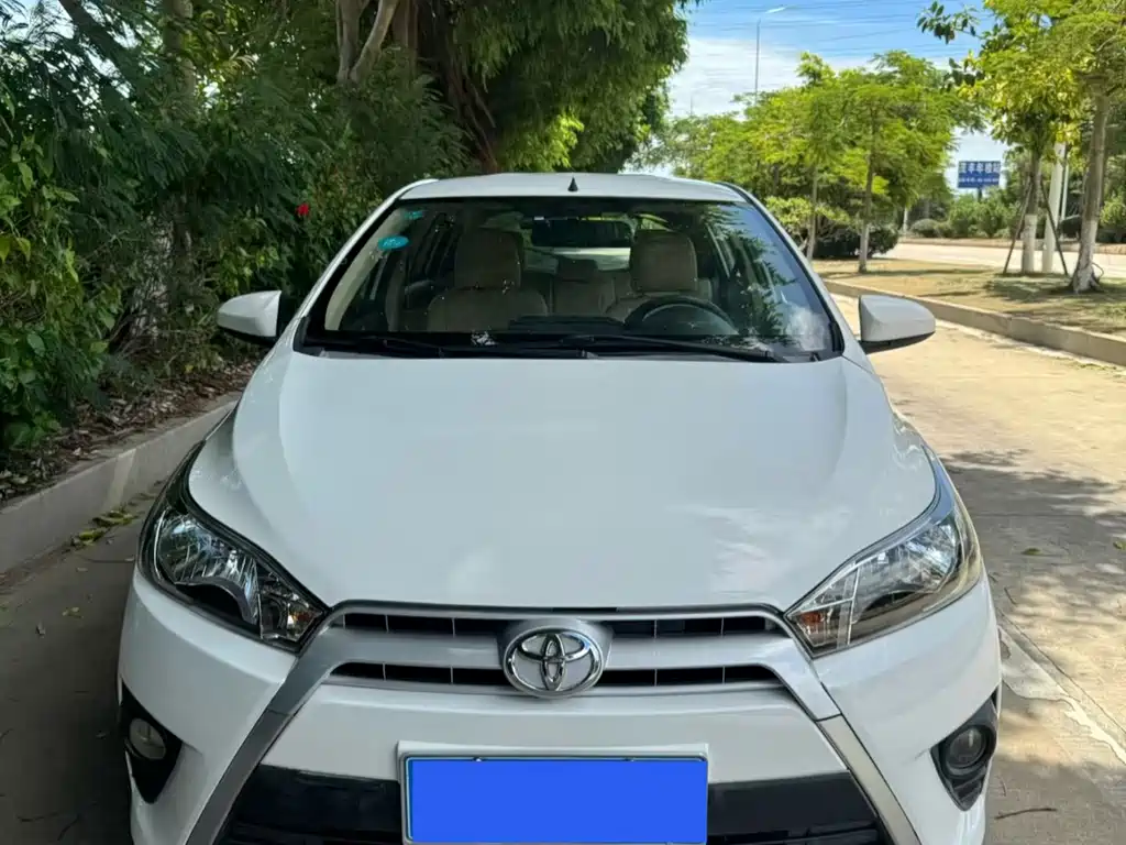 Toyota Yaris L — миниатюра 2