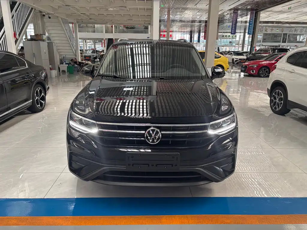 Volkswagen Tiguan L — миниатюра 2