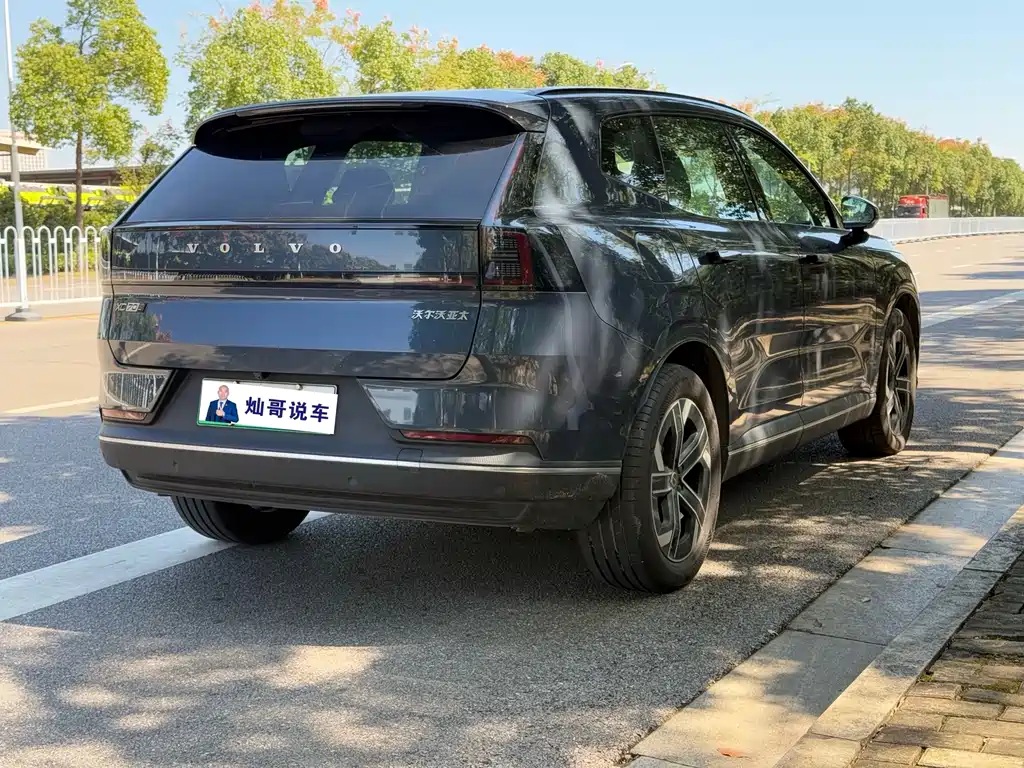 Volvo XC70 PHEV — миниатюра 9