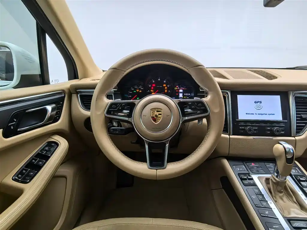 Porsche Macan — миниатюра 10