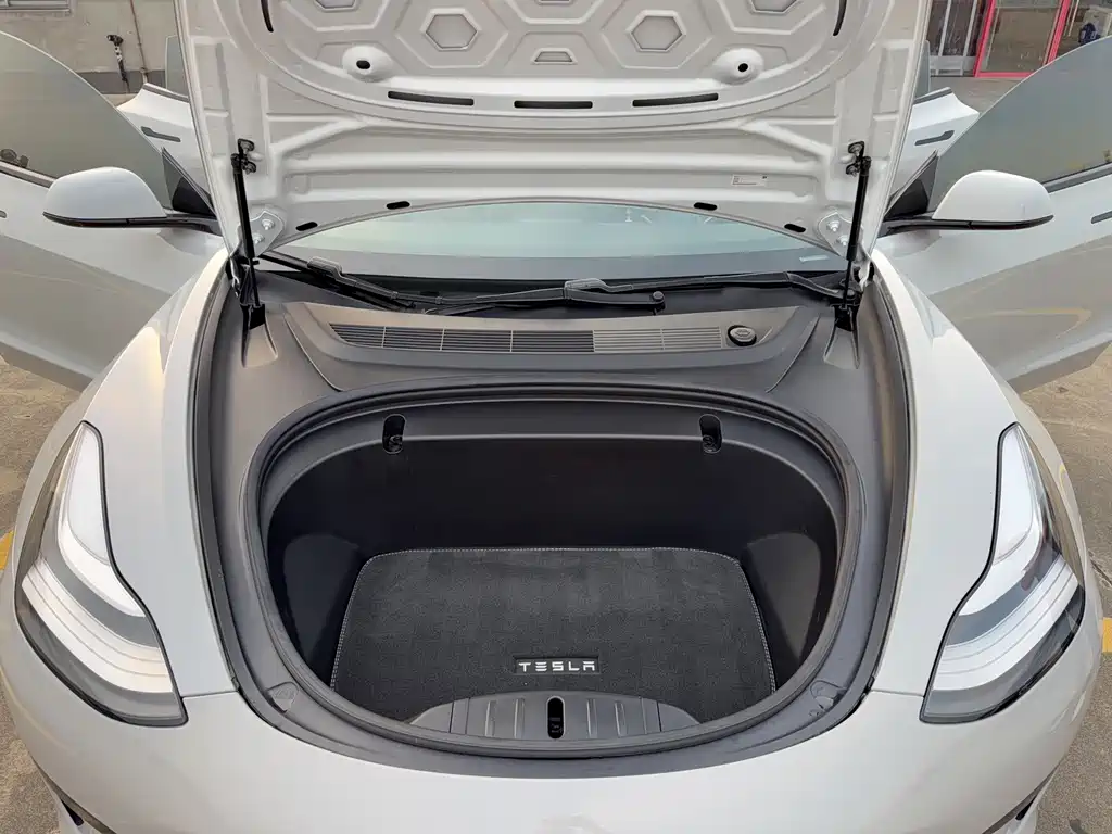 Tesla Model 3 — миниатюра 17