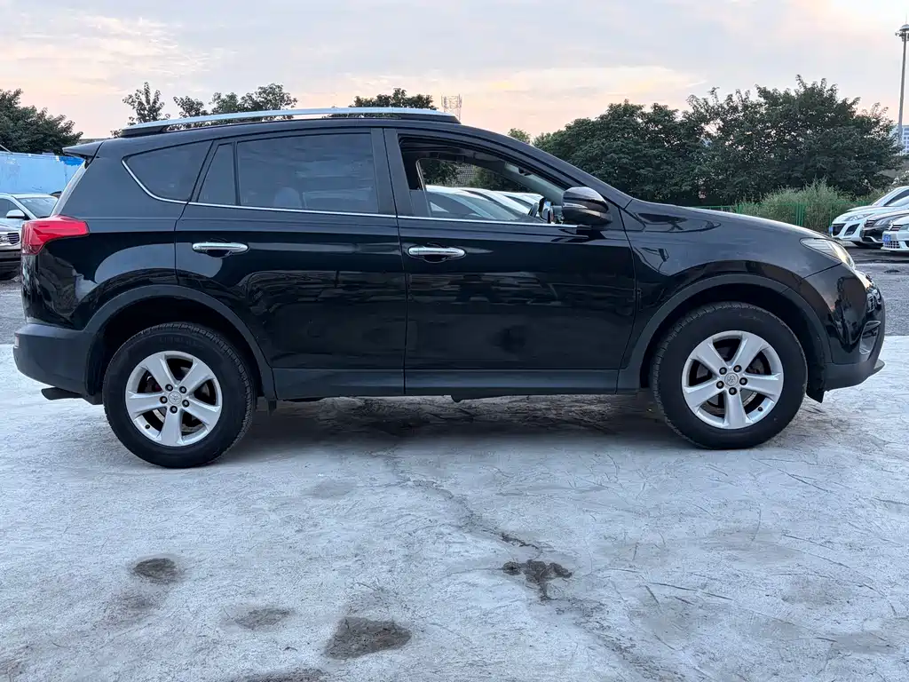 Toyota RAV4 — миниатюра 4