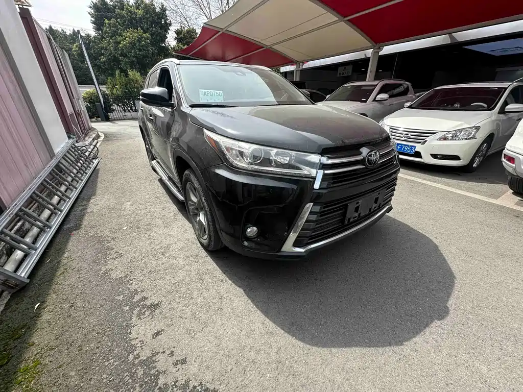 TOYOTA HIGHLANDER