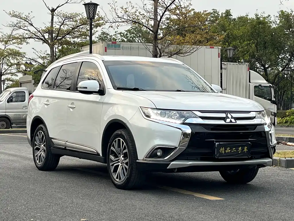 MITSUBISHI OUTLANDER