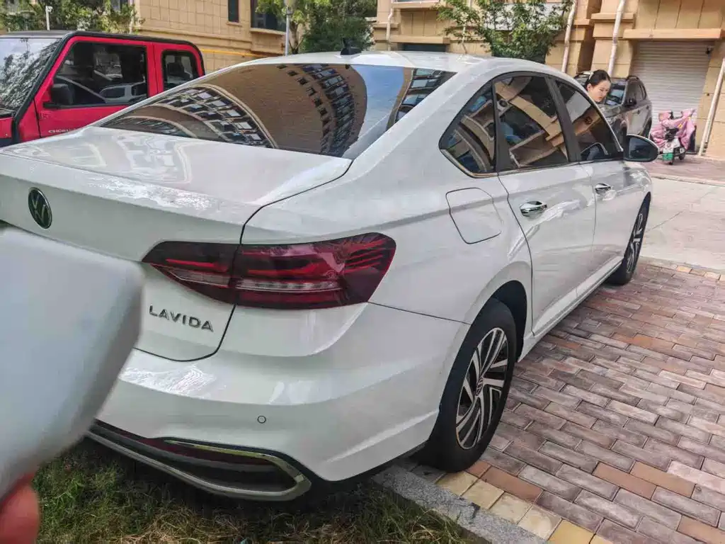 Volkswagen Lavida — миниатюра 4