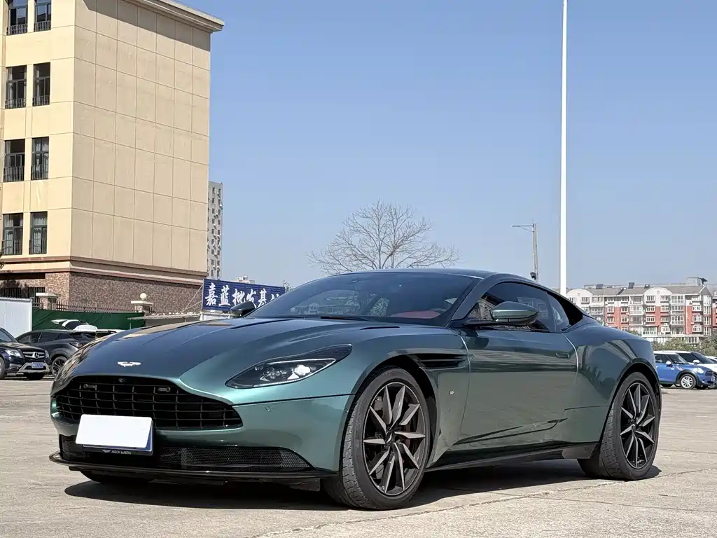 ASTON MARTIN DB11