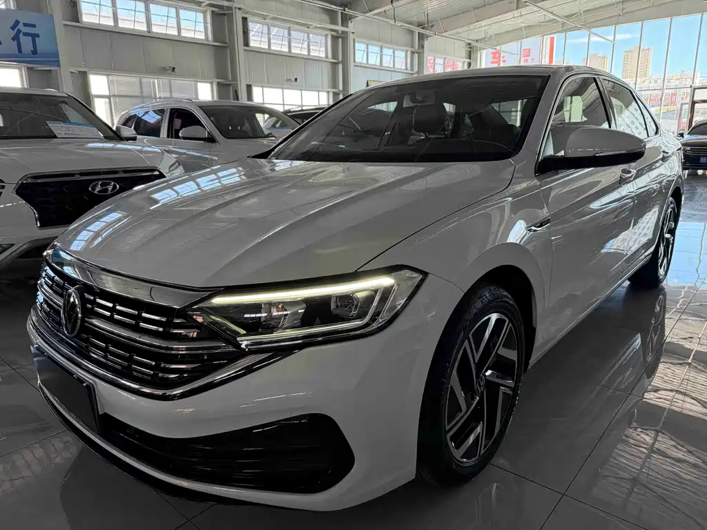 Купить Volkswagen Sagitar