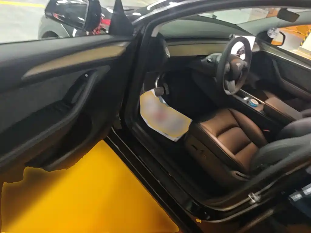 Tesla Model Y — миниатюра 16