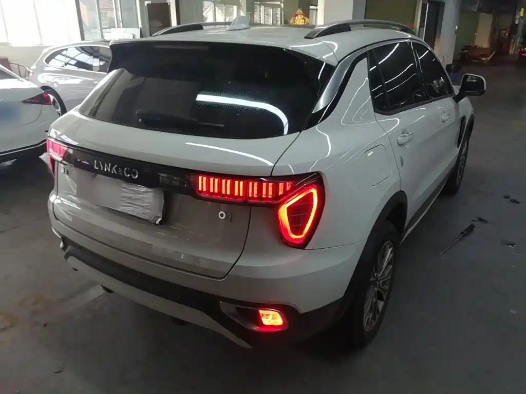 Lynk & Co 01 — миниатюра 7