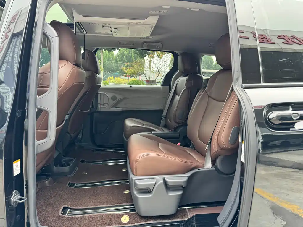 Toyota Sienna — миниатюра 11