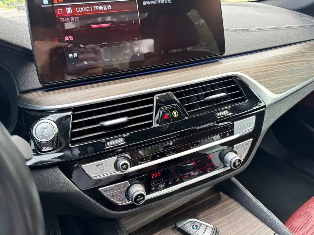 BMW 5 Series — миниатюра 11
