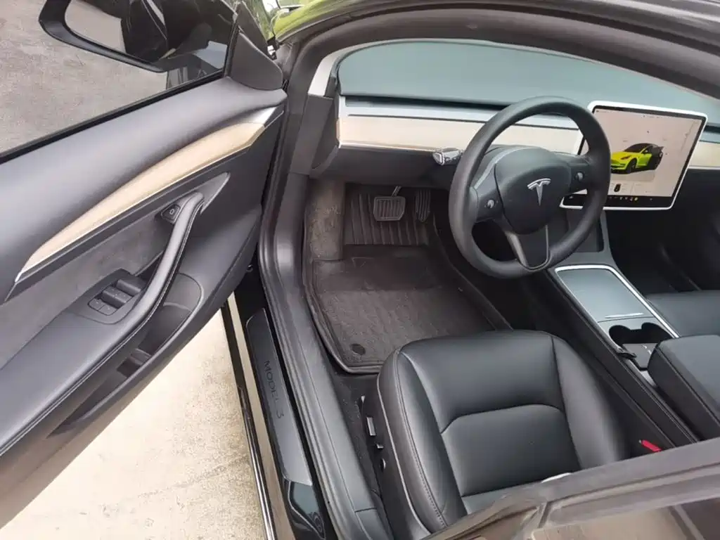 Tesla Model 3 — миниатюра 16
