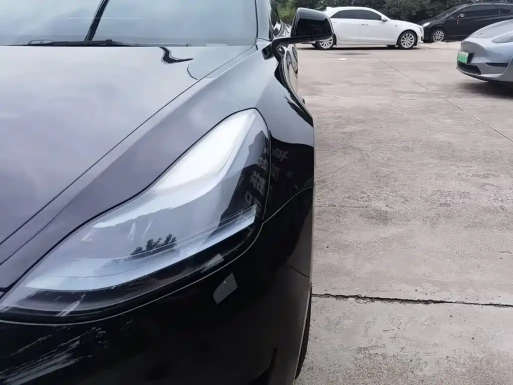 Tesla Model 3 — миниатюра 24