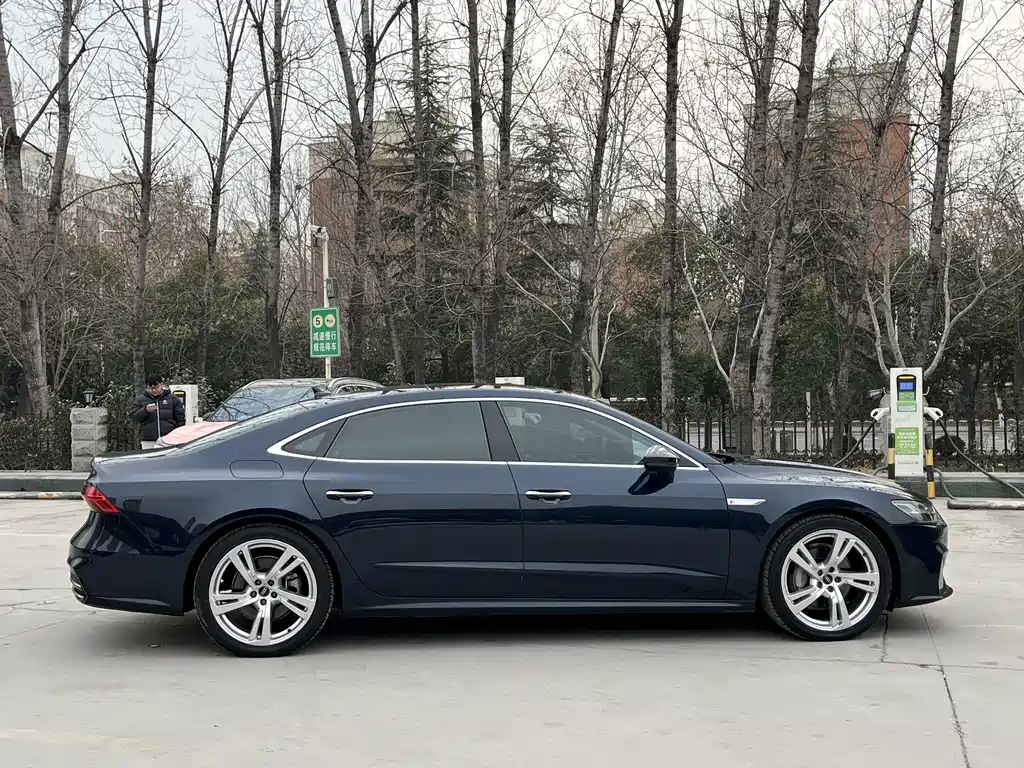 AUDI A7L