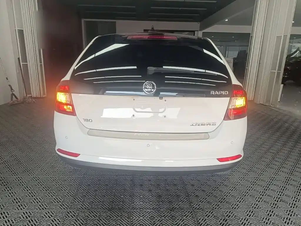 Skoda Rapid Spaceback — миниатюра 6