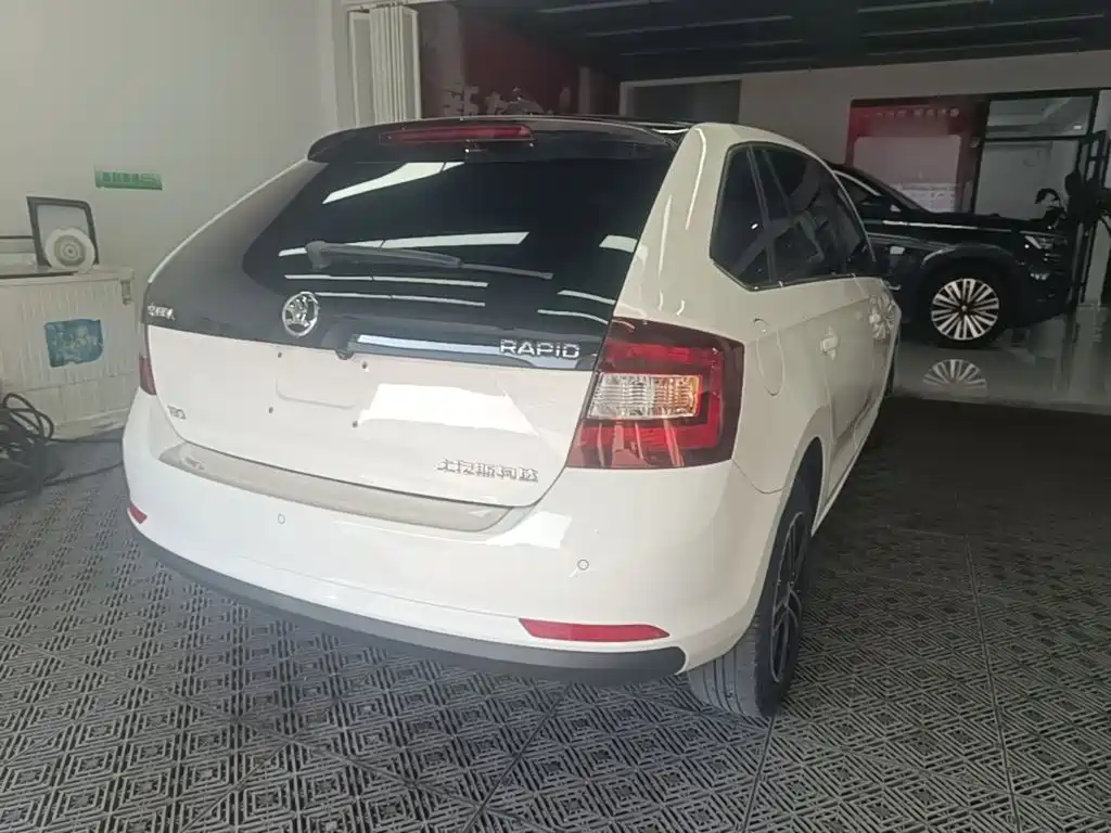 Skoda Rapid Spaceback — миниатюра 7