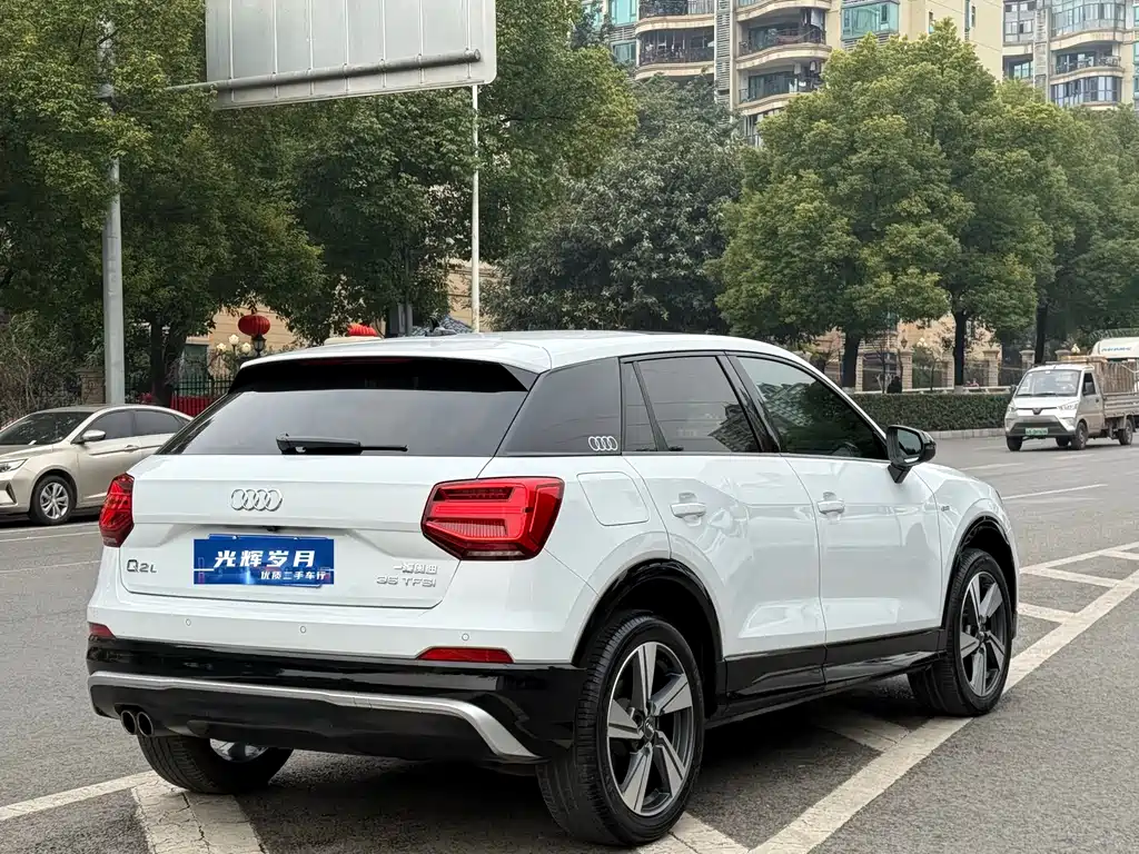 AUDI Q2L