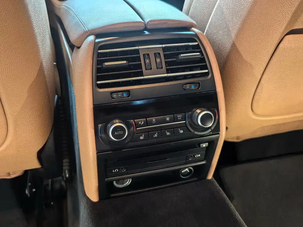 BMW 7 Series — миниатюра 9