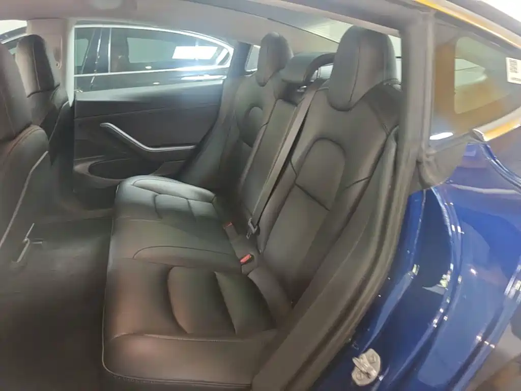 Tesla Model 3 — миниатюра 17