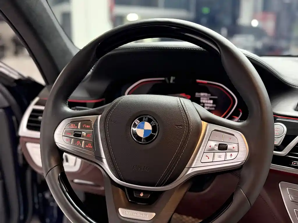 BMW 7 Series — миниатюра 9