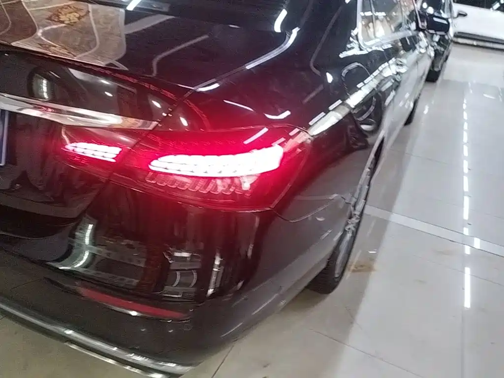 Mercedes-Benz E-Class — миниатюра 8