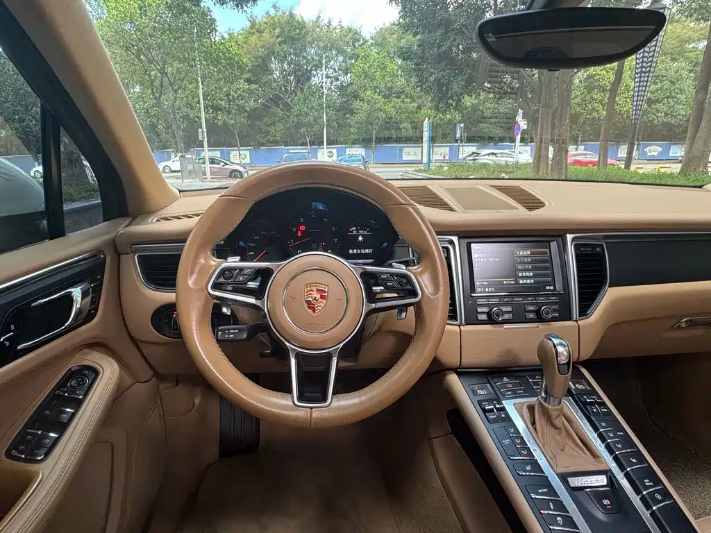 Porsche Macan — миниатюра 13