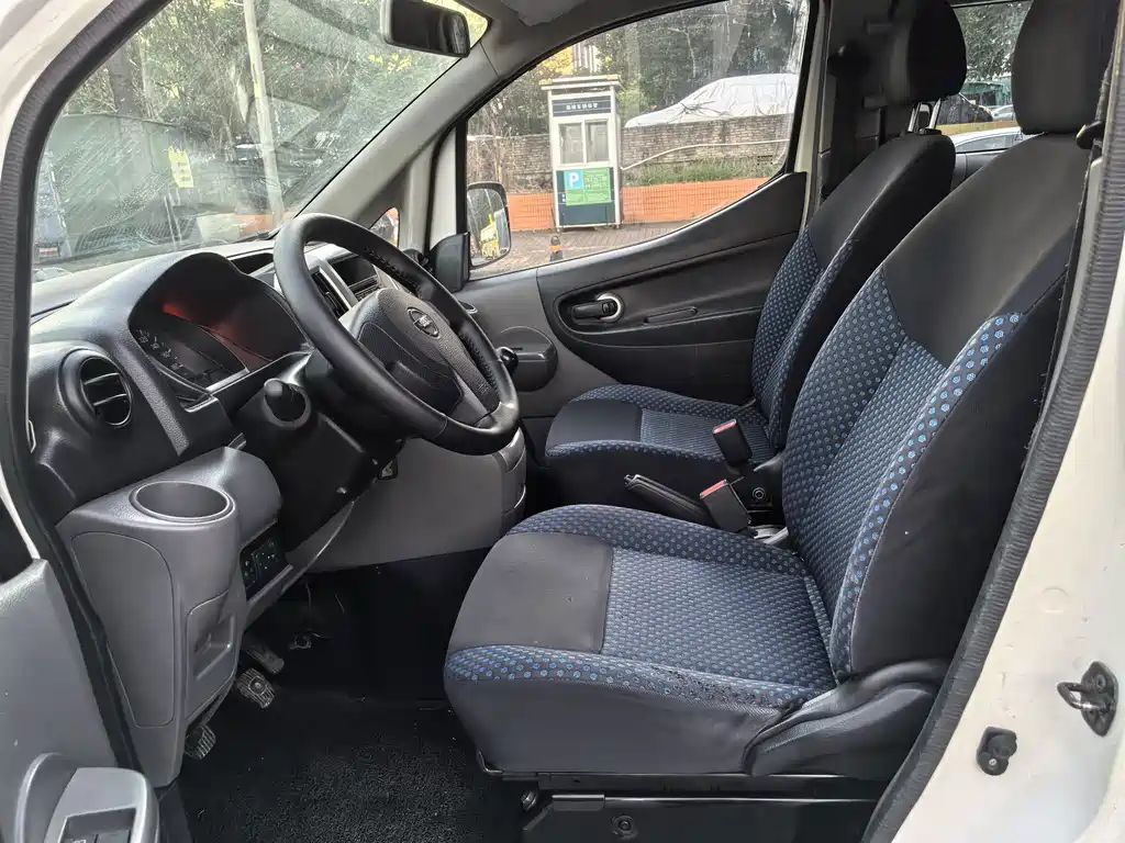 Nissan NV200 — миниатюра 12