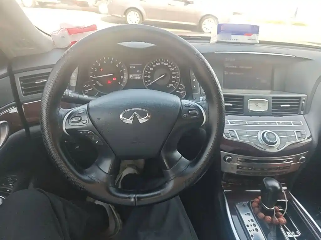 Infiniti Q70 — миниатюра 11