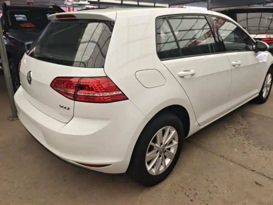 VOLKSWAGEN GOLF