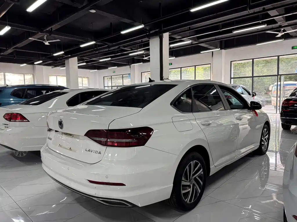 Volkswagen Lavida — миниатюра 9