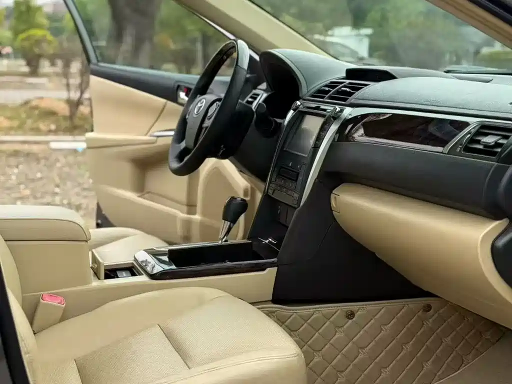 Toyota Camry 2015 2.5G Luxury