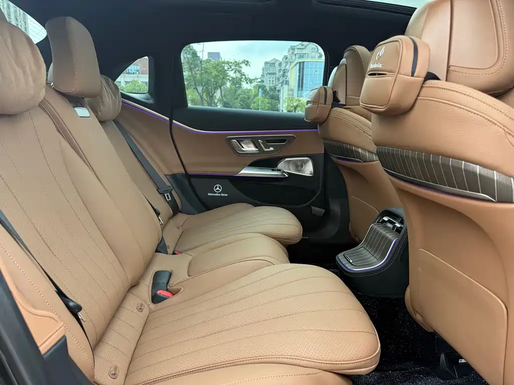 Mercedes-Benz E-Class — миниатюра 11