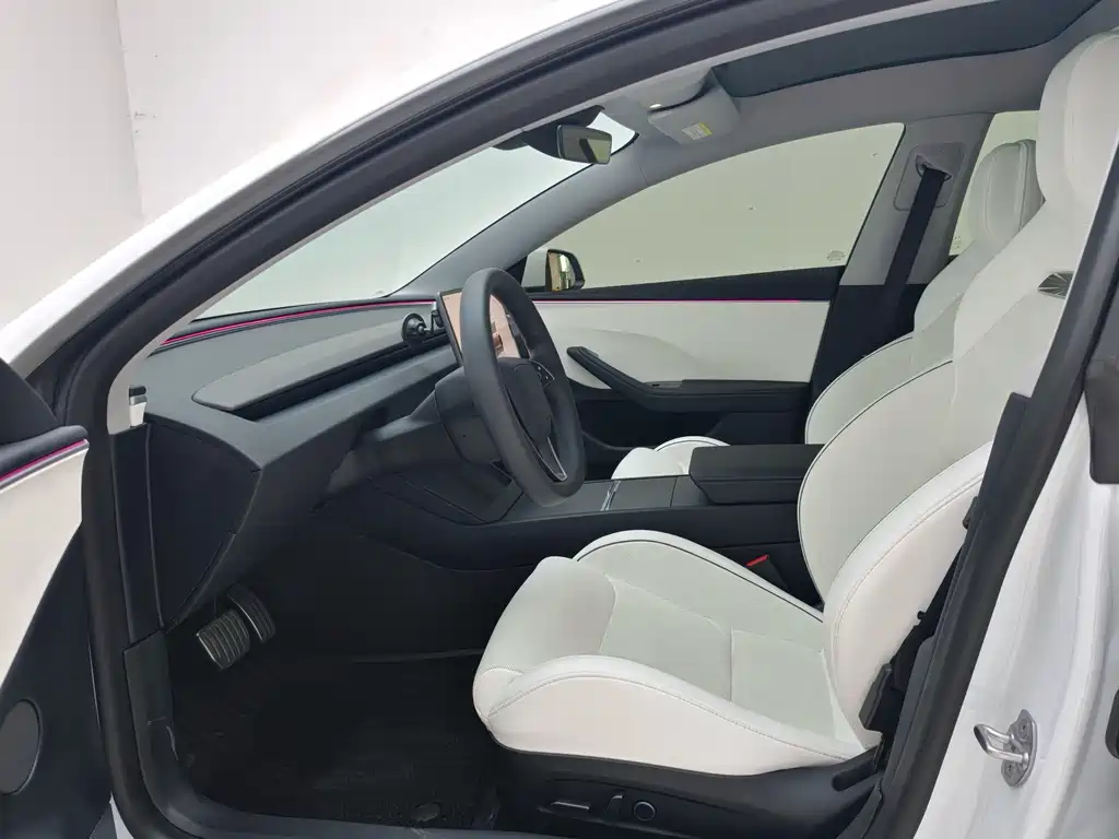 Tesla Model 3 — миниатюра 9
