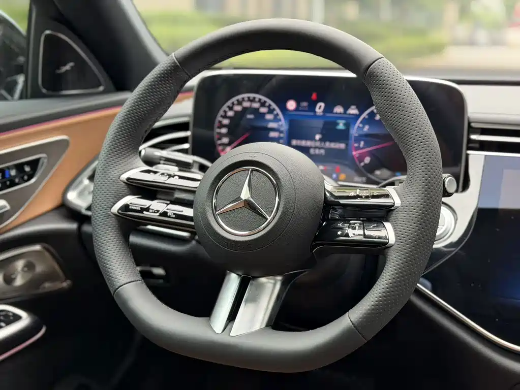 Mercedes-Benz E-Class — миниатюра 9