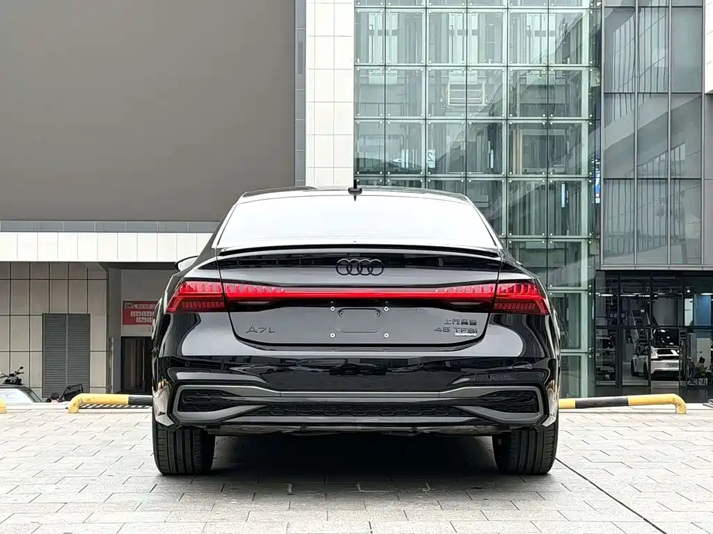 Audi A7L 2024 45 TFSI quattro S-line