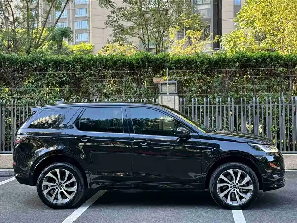 LAND ROVER DISCOVER SPORTS