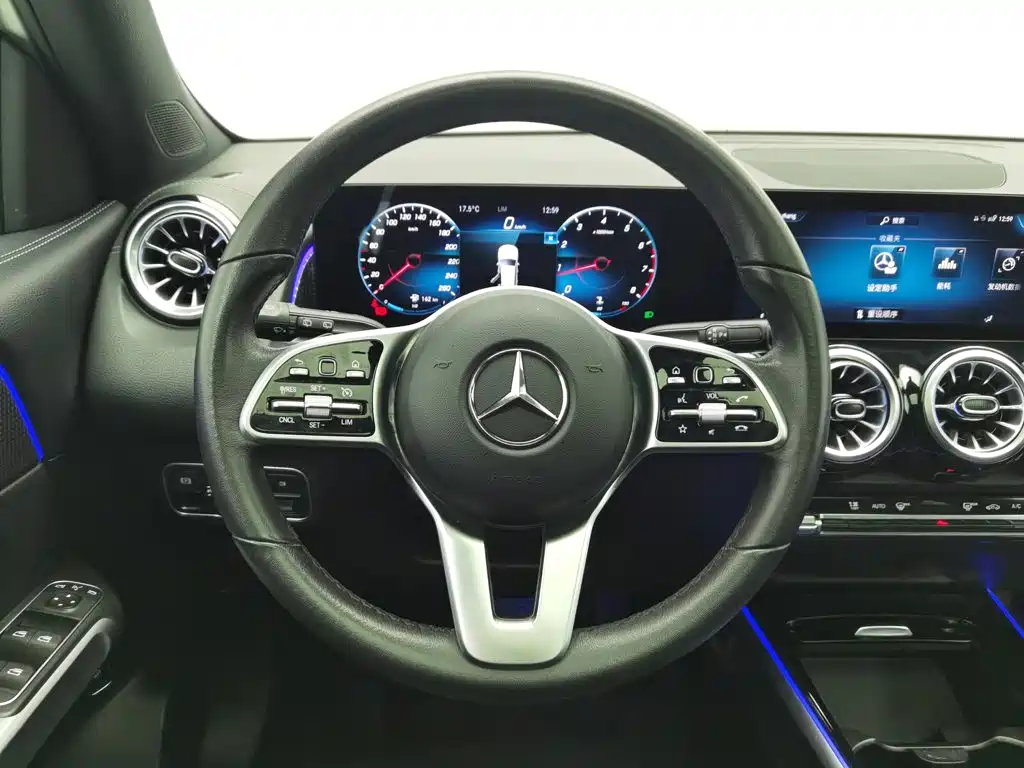 Mercedes-Benz GLB — миниатюра 11
