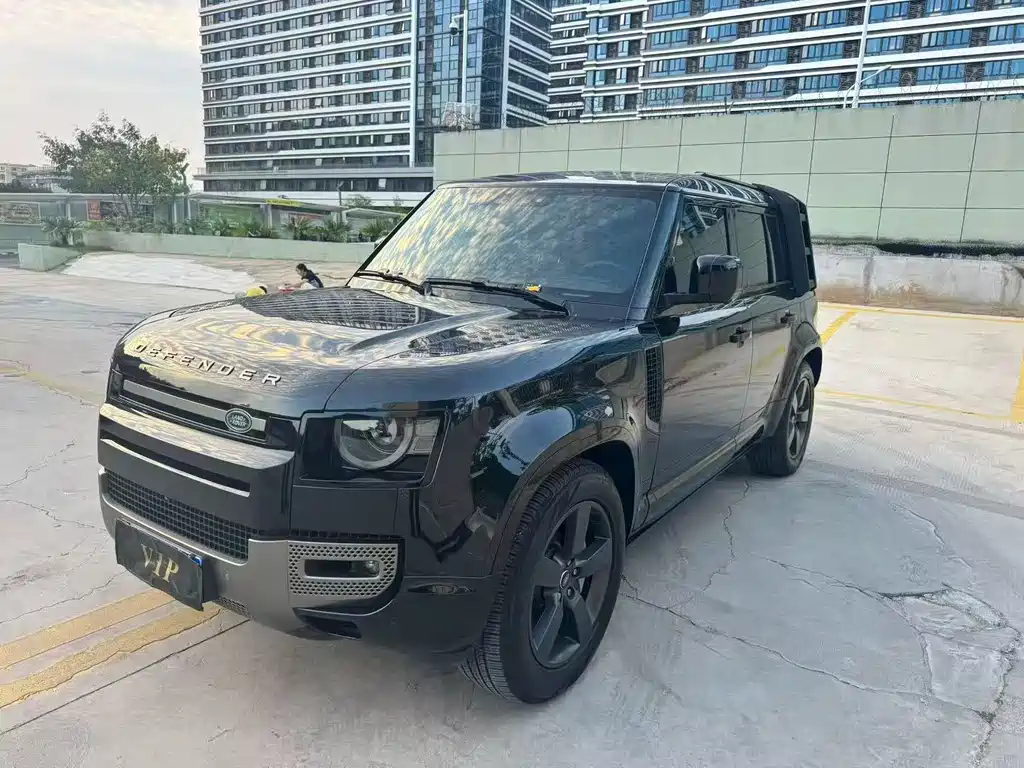 Land Rover Defender 2024