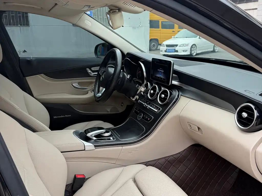 Mercedes-Benz C-Class — миниатюра 13