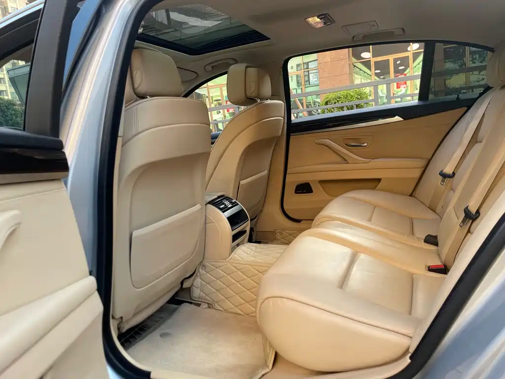 BMW 5 Series — миниатюра 14