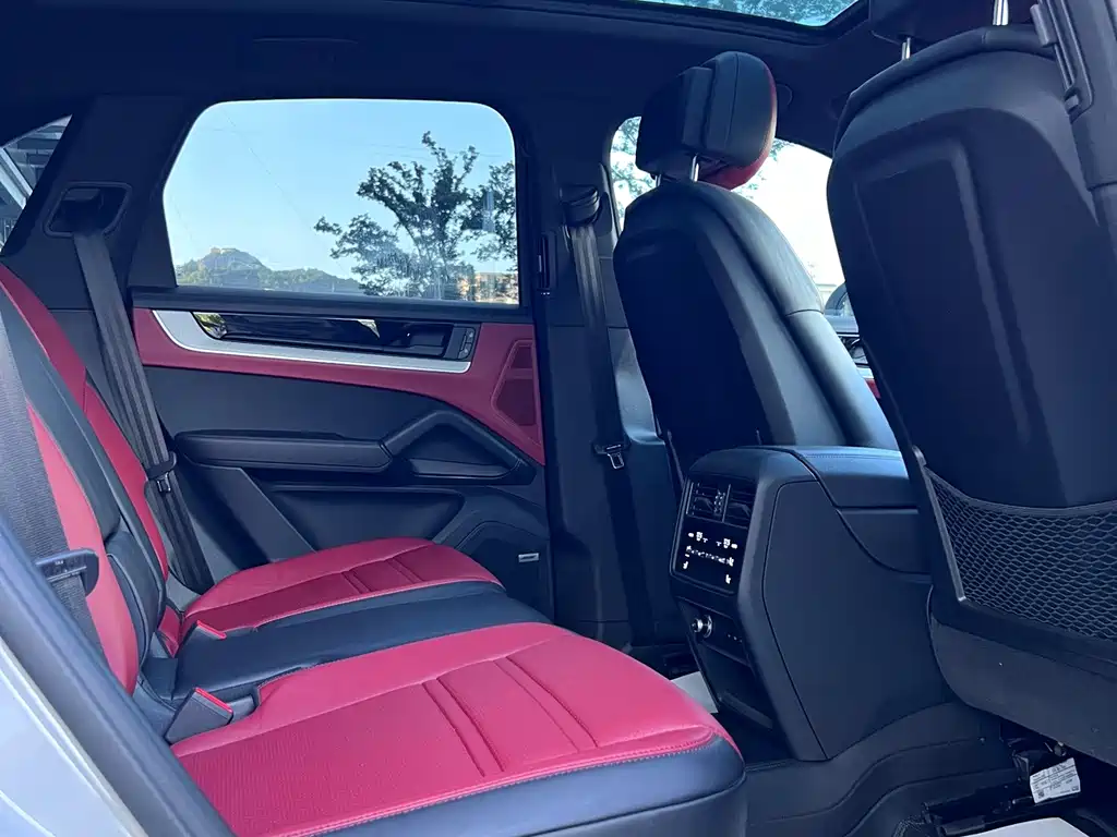 Porsche Cayenne — миниатюра 5