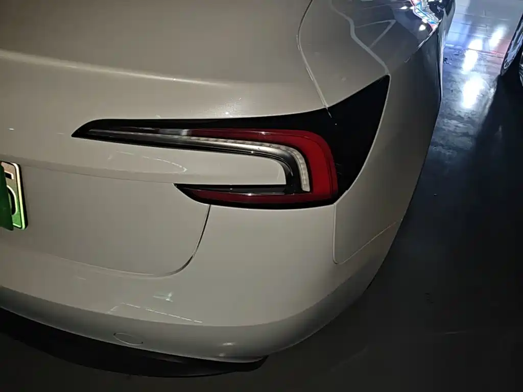 Tesla Model 3 — миниатюра 8